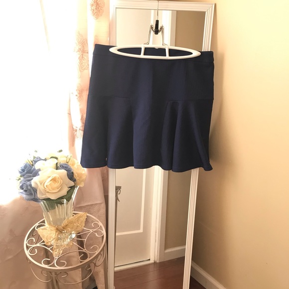 NWT Forever 21 Navy Textured Skater Skirt Size L - Picture 2 of 8